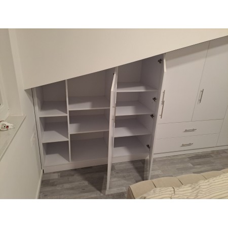 Шкафы под углом  для мансарды 